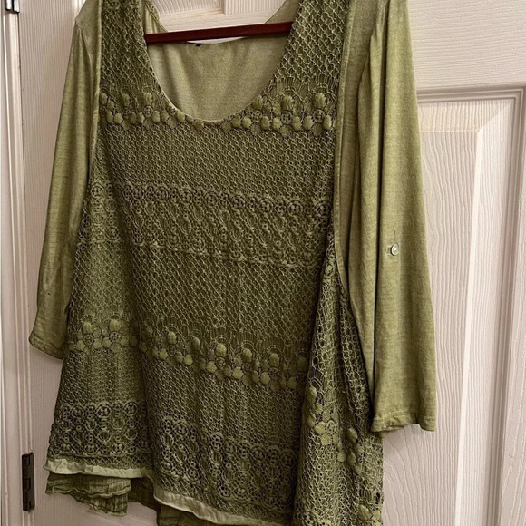 WOMEN’S~ GREEN ASYMMETRICAL BLOUSE~ - Picture 6 of 8